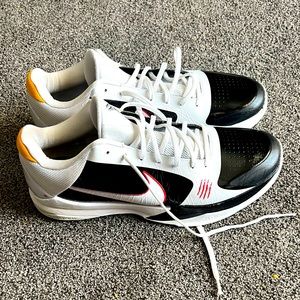 Kobe 5s good condition.